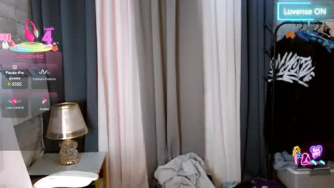 Snapshot of sweetiefox1 chatting on 05-12-26, 12:35 sweetiefox1 online show from 05-12-26, 12:35