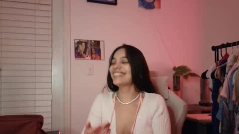 Snapshot of sweetieslikebutter chatting on 10-01-25, 07:14 Blu Sweets online show from 10-01-25, 07:14