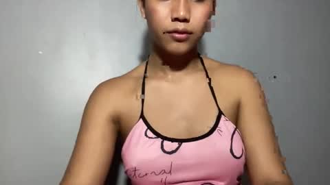 Snapshot of sweetiie_caren chatting on 12-22-25, 01:35 CAREN online show from 12-22-25, 01:35