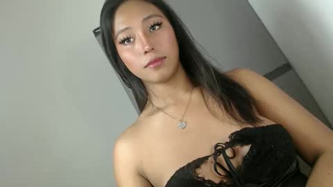 Snapshot of sweetiie_caren chatting on 02-14-26, 02:25 CAREN online show from 02-14-26, 02:25