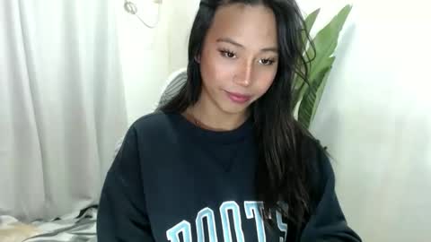 Snapshot of sweetiie_caren chatting on 05-03-26, 04:18 CAREN online show from 05-03-26, 04:18