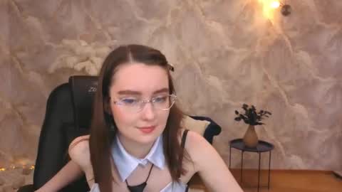 Snapshot of sweetintouch chatting on 10-22-25, 03:18 sweetintouch online show from 10-22-25, 03:18
