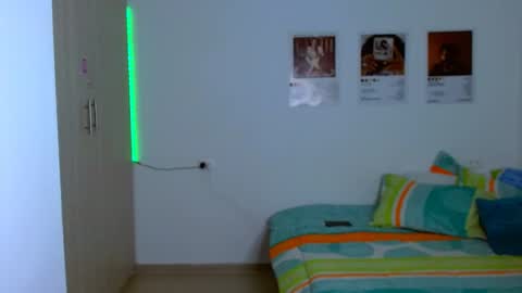 Snapshot of sweetjames2810 chatting on 02-16-25, 08:00 SWEETJAMES online show from 02-16-25, 08:00