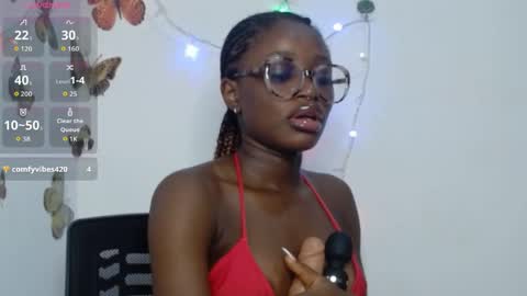 Snapshot of sweetjuicyclit chatting on 05-12-26, 10:40 zuri online show from 05-12-26, 10:40