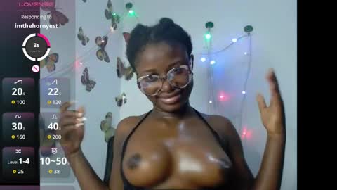 Snapshot of sweetjuicyclit chatting on 05-30-26, 12:30 zuri online show from 05-30-26, 12:30