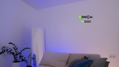 SweetKira1 online show from 04-18-26, 07:01