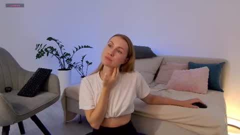 SweetKira1 online show from 07-12-26, 08:16