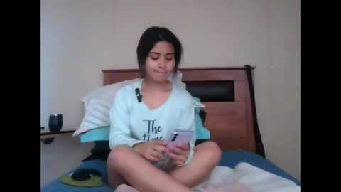 Snapshot of sweetlatinafit chatting on 11-18-25, 12:20 sweetlatinafit online show from 11-18-25, 12:20