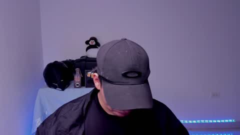 Snapshot of sweetlian_04 chatting on 12-20-24, 09:28 Lian online show from 12-20-24, 09:28