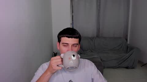 Snapshot of sweetlian_04 chatting on 03-02-25, 03:13 Lian online show from 03-02-25, 03:13