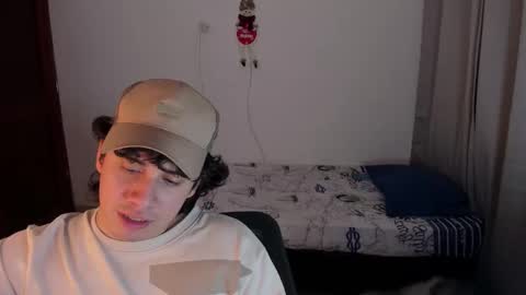 Snapshot of sweetlian_04 chatting on 11-15-25, 12:08 Lian online show from 11-15-25, 12:08