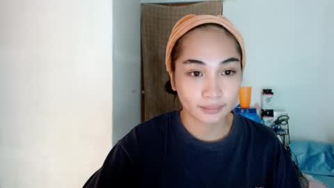 Snapshot of sweetlilly_18 chatting on 01-01-25, 02:09 Lilly online show from 01-01-25, 02:09