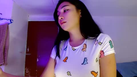 Snapshot of sweetlilly_18 chatting on 09-27-25, 04:06 Lilly online show from 09-27-25, 04:06