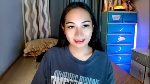 Snapshot of sweetlilly_18 chatting on 06-04-26, 05:57 Lilly online show from 06-04-26, 05:57