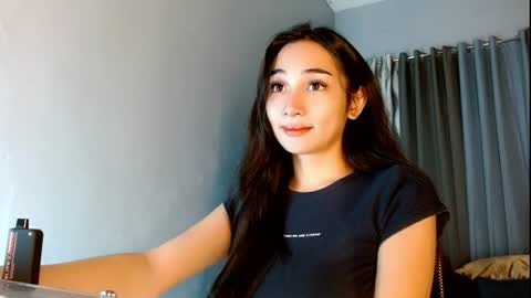 Snapshot of sweetlilly_18 chatting on 07-18-26, 03:11 Lilly online show from 07-18-26, 03:11
