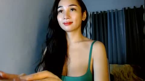 Snapshot of sweetlilly_18 chatting on 07-19-26, 01:53 Lilly online show from 07-19-26, 01:53