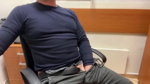 Snapshot of sweetlovedue chatting on 01-03-25, 04:48 Sebastian online show from 01-03-25, 04:48