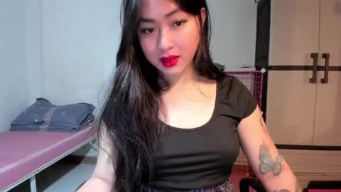 Snapshot of sweetlovepinay04 chatting on 12-05-24, 04:23 Zoe online show from 12-05-24, 04:23