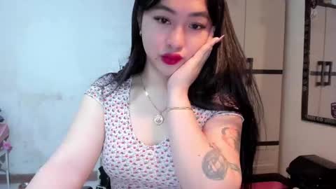 Snapshot of sweetlovepinay04 chatting on 01-05-25, 11:55 Zoe online show from 01-05-25, 11:55