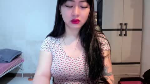 Snapshot of sweetlovepinay04 chatting on 01-06-25, 07:13 Zoe online show from 01-06-25, 07:13