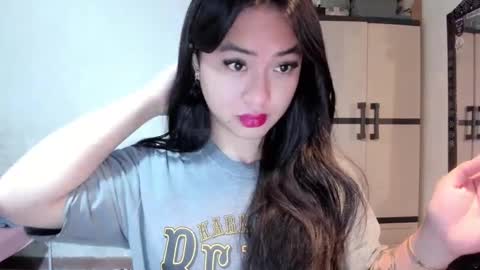 Snapshot of sweetlovepinay04 chatting on 03-04-25, 10:27 Zoe online show from 03-04-25, 10:27