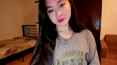 Snapshot of sweetlovepinay04 chatting on 10-09-25, 01:25 Zoe online show from 10-09-25, 01:25