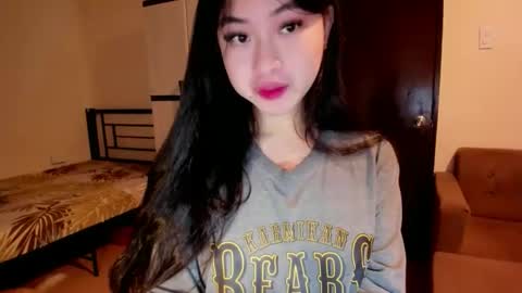 Snapshot of sweetlovepinay04 chatting on 10-16-25, 01:17 Zoe online show from 10-16-25, 01:17