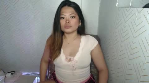 Snapshot of sweetlover_nicole chatting on 05-18-26, 09:09 NICOLE online show from 05-18-26, 09:09