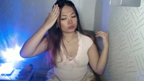 Snapshot of sweetlover_nicole chatting on 05-19-26, 07:53 NICOLE online show from 05-19-26, 07:53