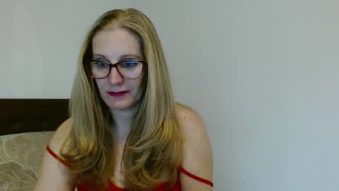 Snapshot of sweetmayaxoxo chatting on 01-06-25, 02:25 sweetmayaxoxo online show from 01-06-25, 02:25