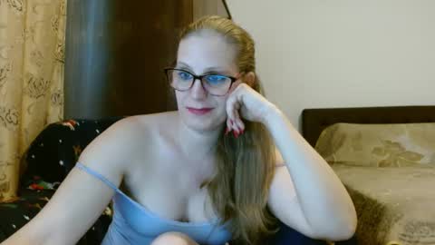 Snapshot of sweetmayaxoxo chatting on 02-28-25, 12:52 sweetmayaxoxo online show from 02-28-25, 12:52