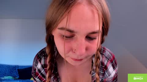 Snapshot of sweetmila1 chatting on 09-20-25, 03:35 Mila online show from 09-20-25, 03:35