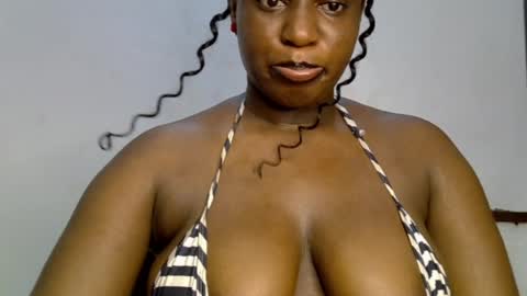 Snapshot of sweetpetitgirl chatting on 04-27-26, 07:34 LILY BRANDY online show from 04-27-26, 07:34