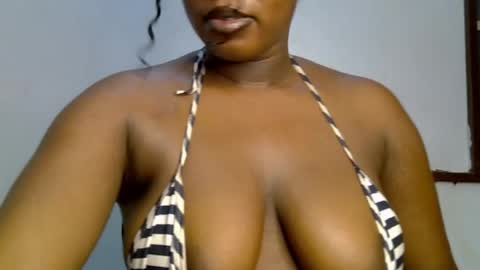 Snapshot of sweetpetitgirl chatting on 04-28-26, 07:30 LILY BRANDY online show from 04-28-26, 07:30