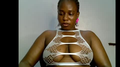 Snapshot of sweetpetitgirl chatting on 05-04-26, 07:21 LILY BRANDY online show from 05-04-26, 07:21