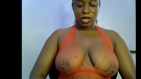 Snapshot of sweetpetitgirl chatting on 05-05-26, 08:00 LILY BRANDY online show from 05-05-26, 08:00