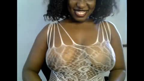 Snapshot of sweetpetitgirl chatting on 05-10-26, 07:46 LILY BRANDY online show from 05-10-26, 07:46