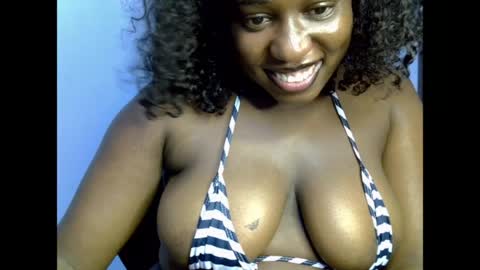Snapshot of sweetpetitgirl chatting on 05-10-26, 07:52 LILY BRANDY online show from 05-10-26, 07:52
