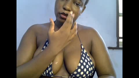 Snapshot of sweetpetitgirl chatting on 05-16-26, 07:38 LILY BRANDY online show from 05-16-26, 07:38
