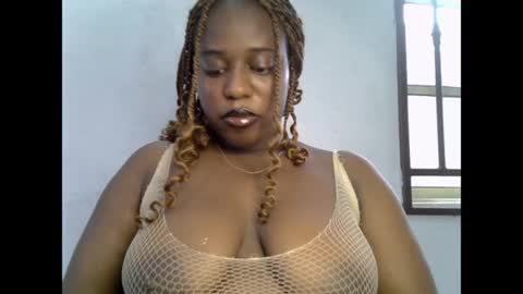 Snapshot of sweetpetitgirl chatting on 05-18-26, 04:13 LILY BRANDY online show from 05-18-26, 04:13