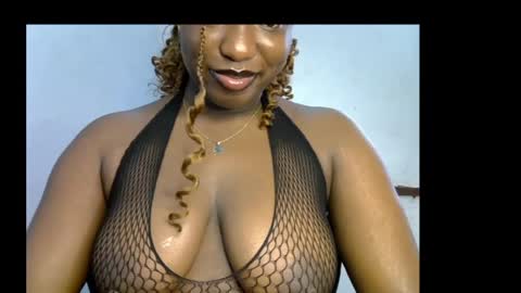 Snapshot of sweetpetitgirl chatting on 05-19-26, 07:15 LILY BRANDY online show from 05-19-26, 07:15