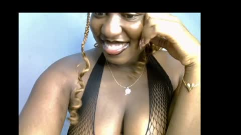Snapshot of sweetpetitgirl chatting on 05-20-26, 06:25 LILY BRANDY online show from 05-20-26, 06:25