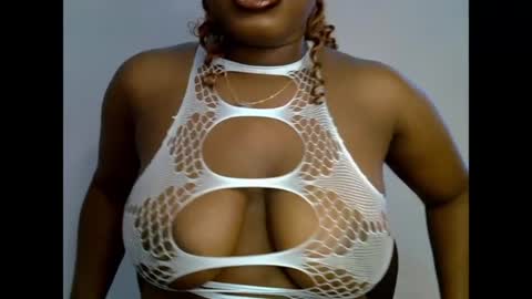 Snapshot of sweetpetitgirl chatting on 05-25-26, 08:20 LILY BRANDY online show from 05-25-26, 08:20