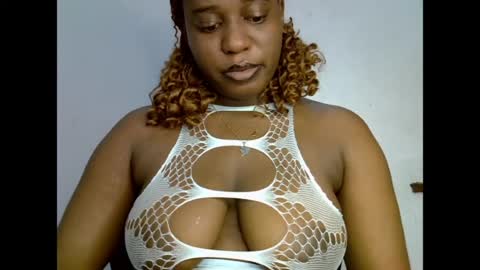 Snapshot of sweetpetitgirl chatting on 05-25-26, 08:26 LILY BRANDY online show from 05-25-26, 08:26