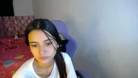 Snapshot of sweetpink1_ chatting on 10-25-25, 05:30 Caro  Lily online show from 10-25-25, 05:30