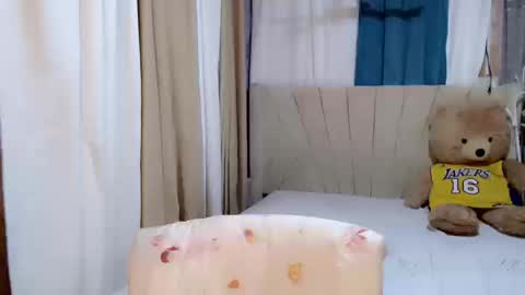 Princess Ella online show from 10-08-25, 10:46