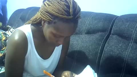 Snapshot of sweetqueen20 chatting on 05-05-26, 01:57 queen online show from 05-05-26, 01:57