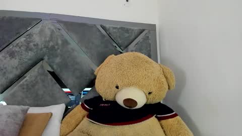 Snapshot of sweetsalome_01 chatting on 10-19-25, 02:50 sweetsalome_01 online show from 10-19-25, 02:50