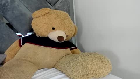 Snapshot of sweetsalome_01 chatting on 10-25-25, 12:02 sweetsalome_01 online show from 10-25-25, 12:02