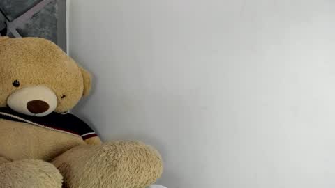 Snapshot of sweetsalome_01 chatting on 10-31-25, 11:44 sweetsalome_01 online show from 10-31-25, 11:44